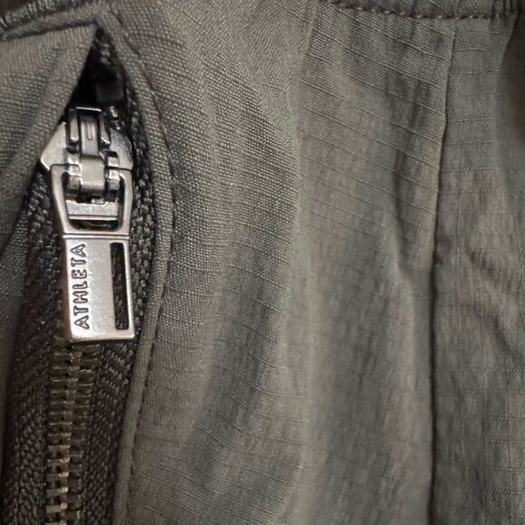Athleta Trekker North Short Olive Green Size 6 Zipper Pockets, Stretch Waistband - Picture 5 of 11